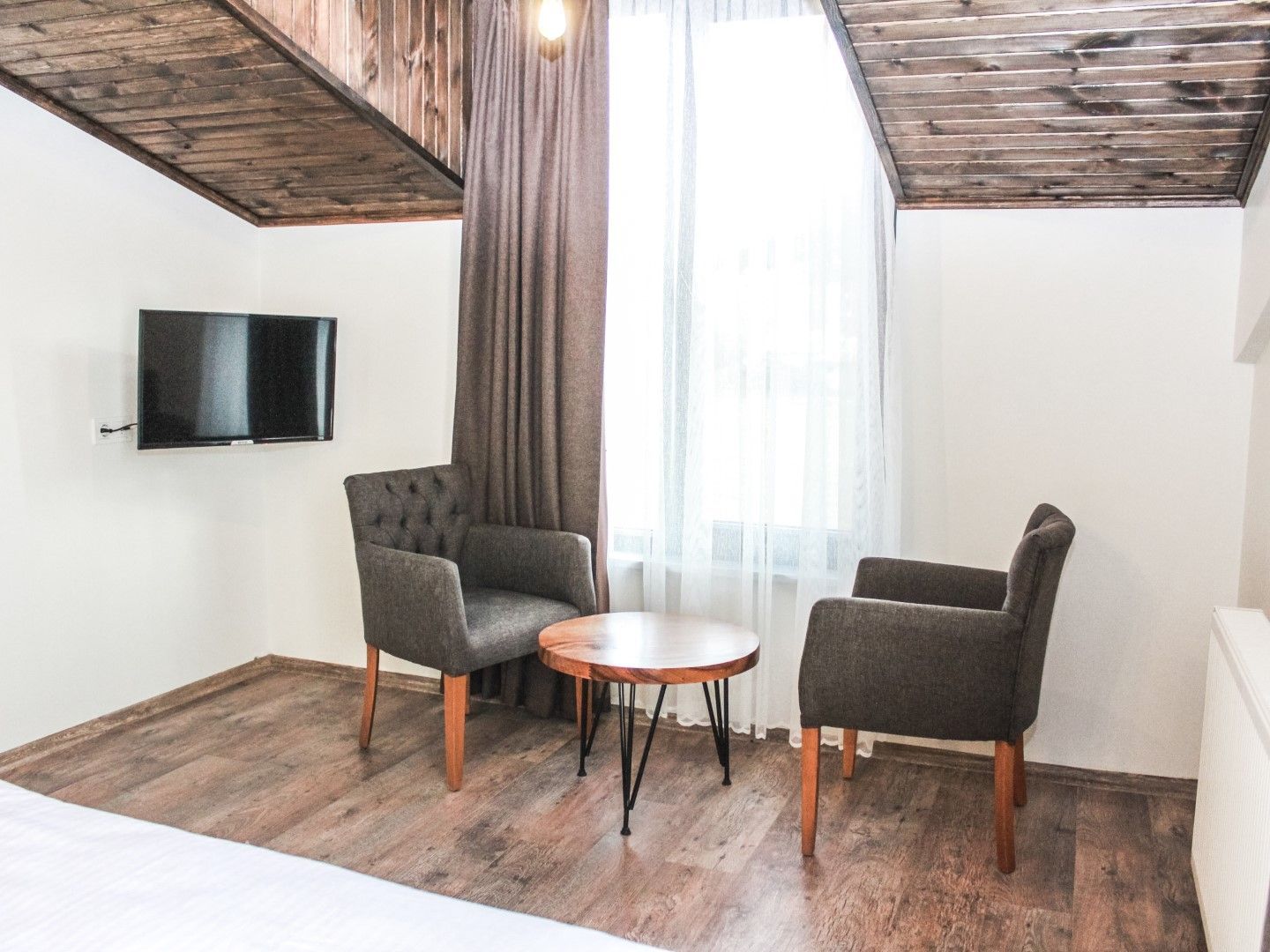 Corner Suite 1